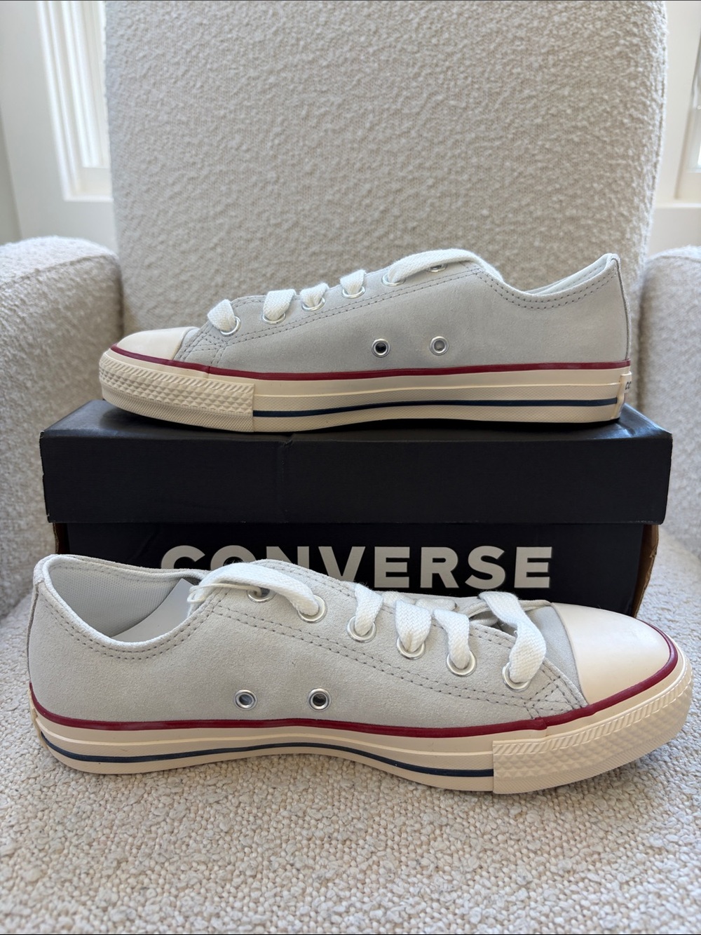 Converse Low Top Canvas Sneakers in Light Gray with Red Trim SZ 8